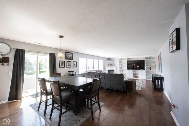 2385 S Moeller Circle, New Palestine, IN 46163