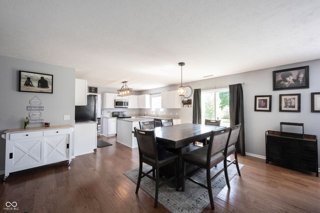 2385 S Moeller Circle, New Palestine, IN 46163