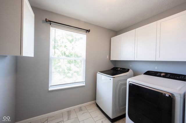 2385 S Moeller Circle, New Palestine, IN 46163