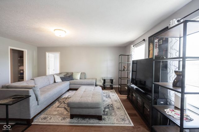2385 S Moeller Circle, New Palestine, IN 46163