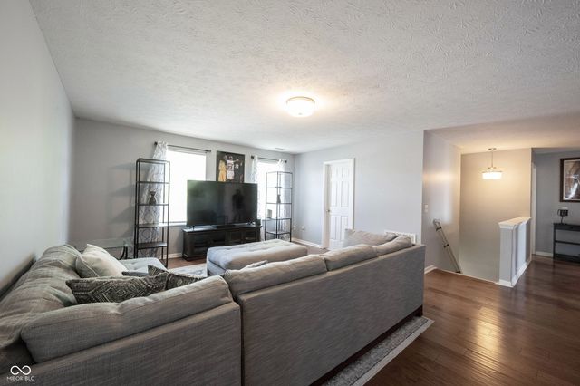 2385 S Moeller Circle, New Palestine, IN 46163