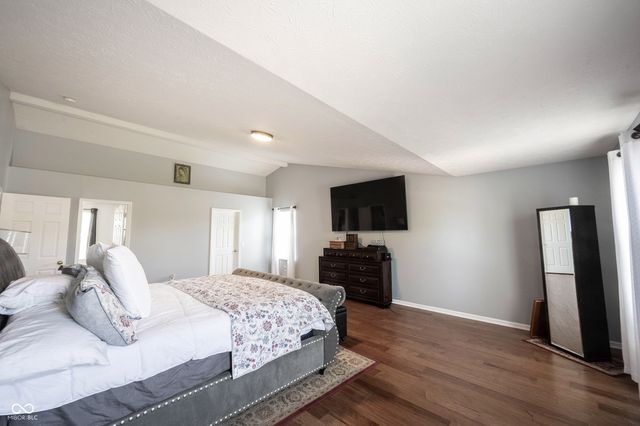 2385 S Moeller Circle, New Palestine, IN 46163