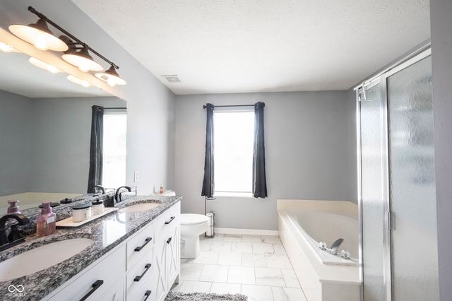 2385 S Moeller Circle, New Palestine, IN 46163