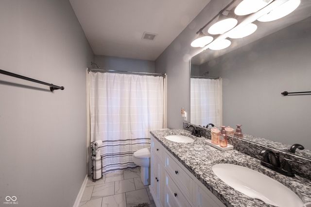 2385 S Moeller Circle, New Palestine, IN 46163