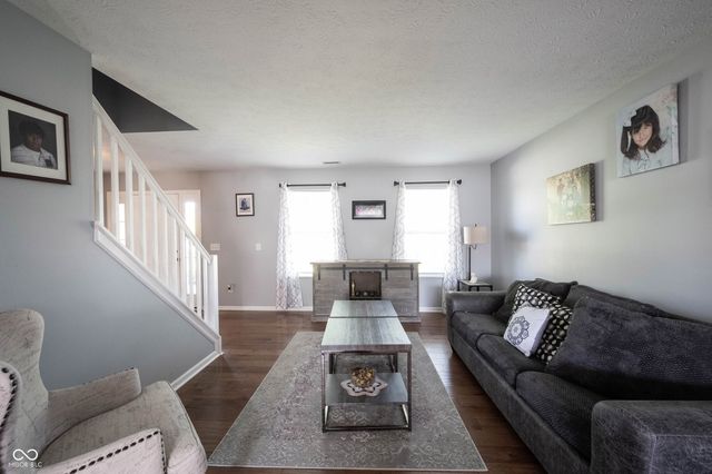 2385 S Moeller Circle, New Palestine, IN 46163