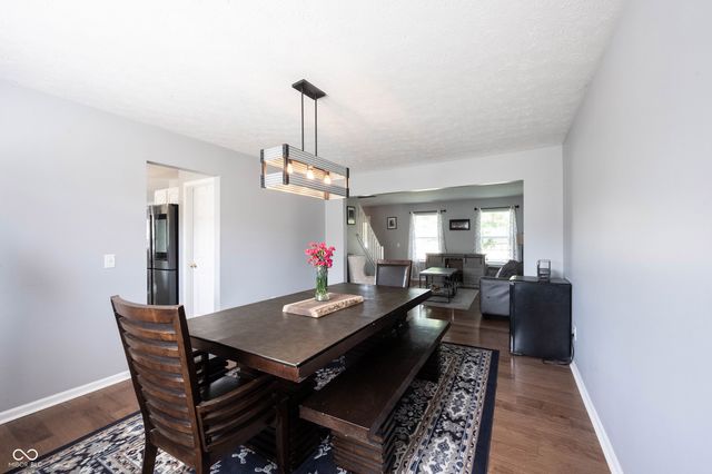 2385 S Moeller Circle, New Palestine, IN 46163