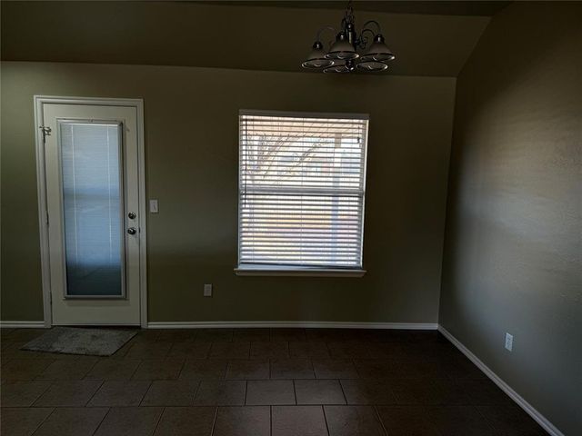 605 E Greenwood Lane, Mustang, OK 73064