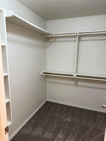 605 E Greenwood Lane, Mustang, OK 73064