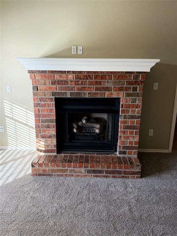 605 E Greenwood Lane, Mustang, OK 73064