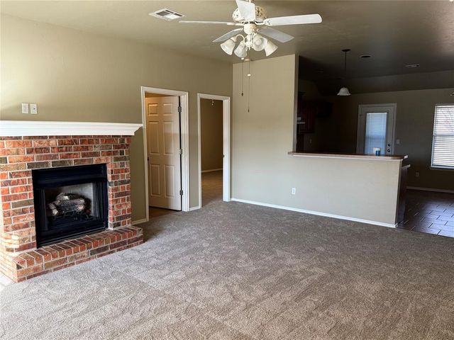 605 E Greenwood Lane, Mustang, OK 73064