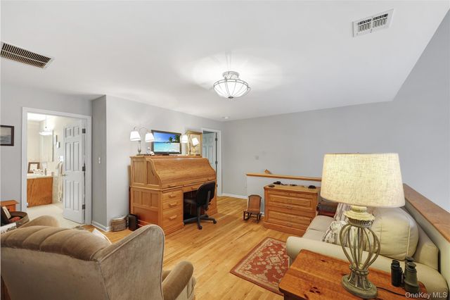 6 Village Cove, Warwick, NY 10990