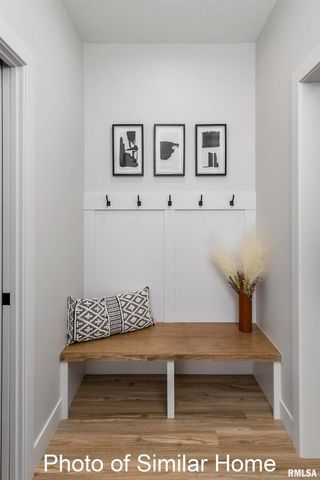 452 N 4TH Avenue, Eldridge, IA 52748