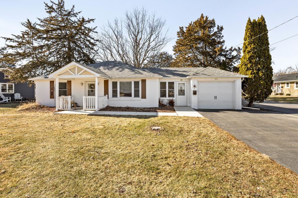 611 N West Street, Sandwich, IL 60548