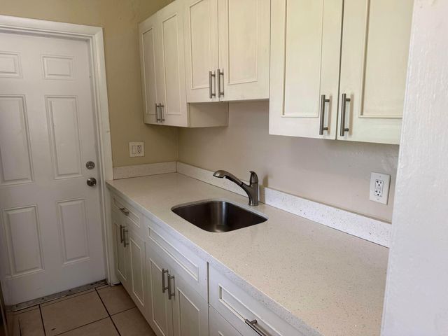 1436 NW 3rd Court 1, Fort Lauderdale, FL 33311