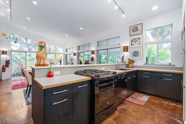 320 Ravenswood Dr, St Augustine, FL 32084