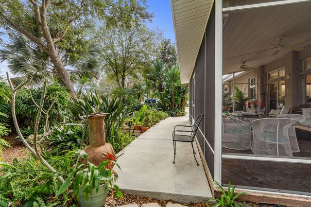 320 Ravenswood Dr, St Augustine, FL 32084