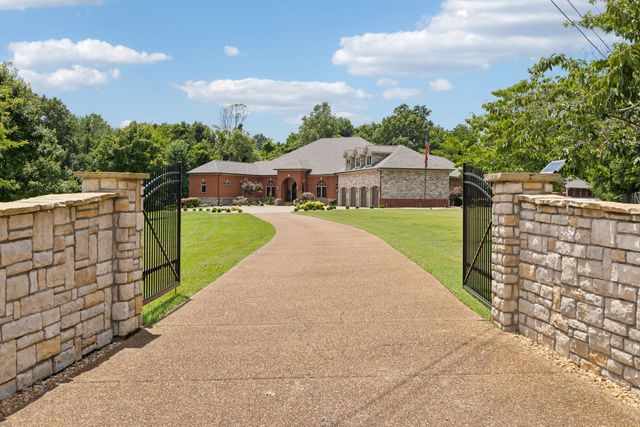 2526 Bearden Rd, Clarksville, TN 37043