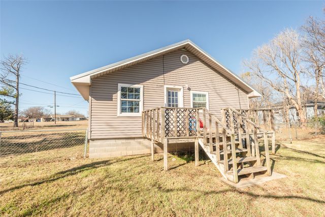 180 Trail Drive, Bowie, TX 76230