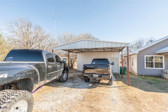 180 Trail Drive, Bowie, TX 76230
