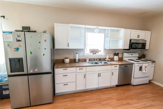 180 Trail Drive, Bowie, TX 76230