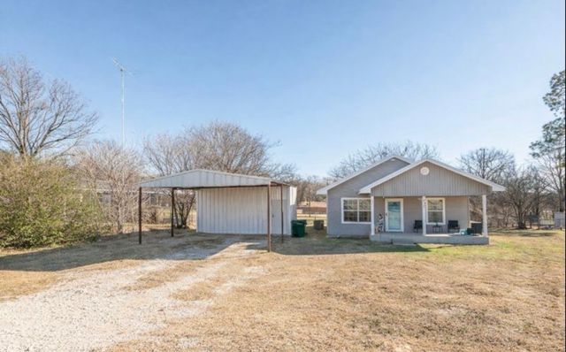 180 Trail Drive, Bowie, TX 76230