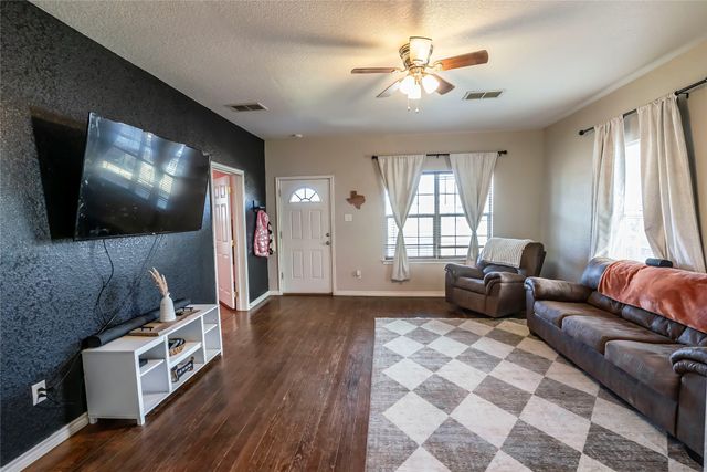 180 Trail Drive, Bowie, TX 76230