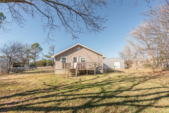 180 Trail Drive, Bowie, TX 76230