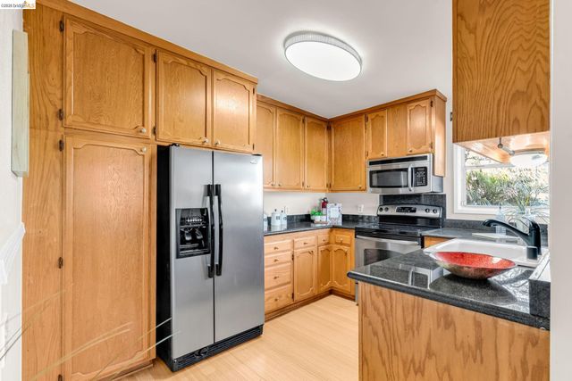 4215 Nevin Ave, Richmond, CA 94805