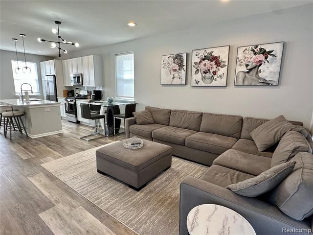 2500 Normandy, Royal Oak, MI 48073