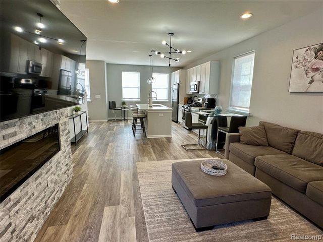 2500 Normandy, Royal Oak, MI 48073