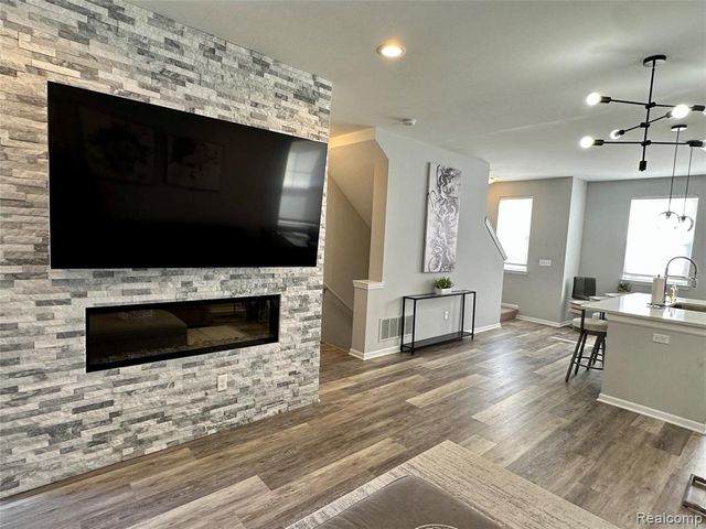 2500 Normandy, Royal Oak, MI 48073