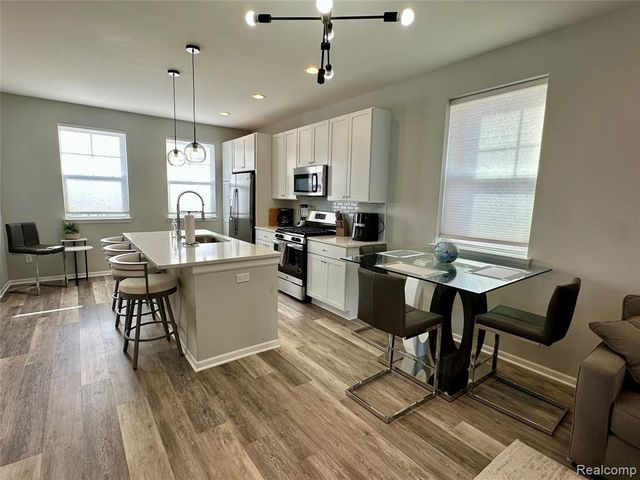 2500 Normandy, Royal Oak, MI 48073