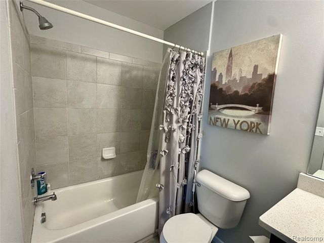 2500 Normandy, Royal Oak, MI 48073