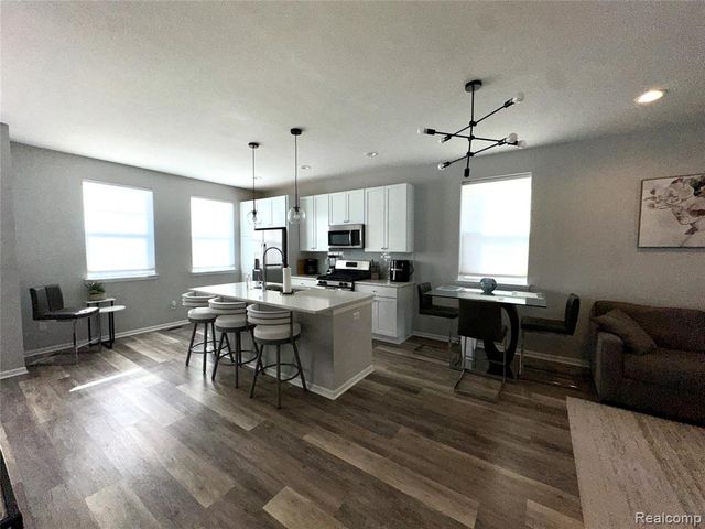 2500 Normandy, Royal Oak, MI 48073