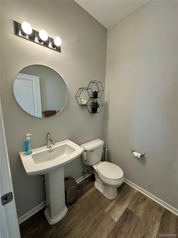 2500 Normandy, Royal Oak, MI 48073