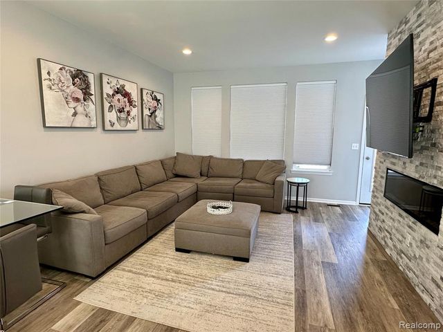 2500 Normandy, Royal Oak, MI 48073