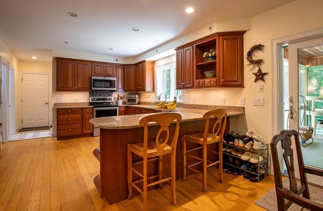 18 Fort Hill Rd, Williamsburg, MA 01039
