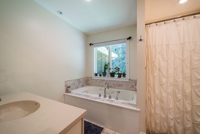 18 Fort Hill Rd, Williamsburg, MA 01039