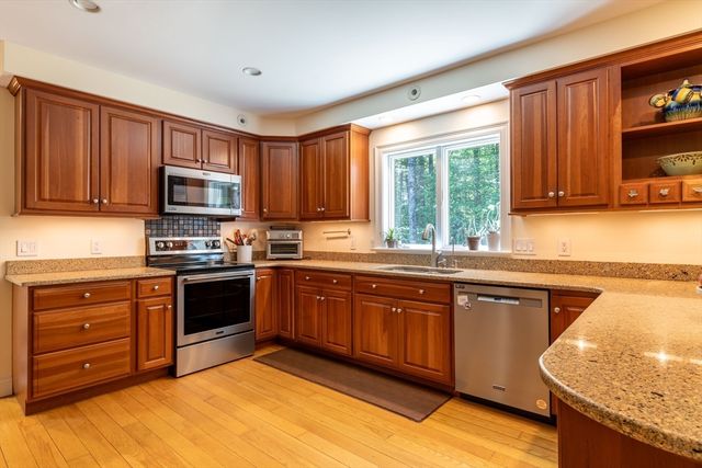 18 Fort Hill Rd, Williamsburg, MA 01039