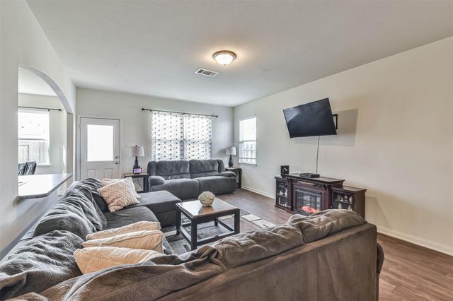 2050 Wilde Elm Drive, Houston, TX 77090