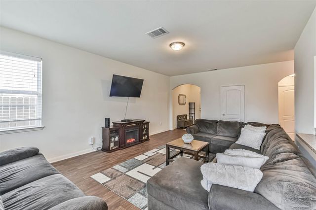 2050 Wilde Elm Drive, Houston, TX 77090