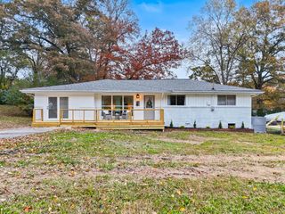 234 Lakeview Drive, Rossville, GA 30741