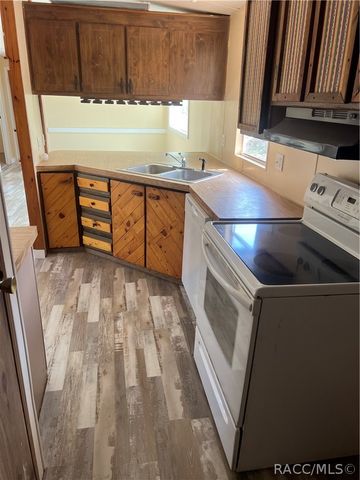 7990 E Emerald Lane, Floral City, FL 34436