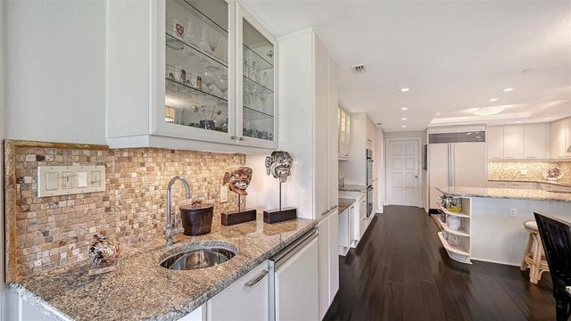 2550 HARBOURSIDE DRIVE 324, Longboat Key, FL 34228