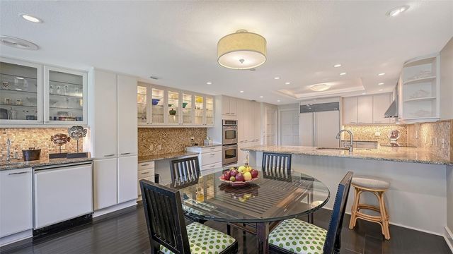 2550 HARBOURSIDE DRIVE 324, Longboat Key, FL 34228