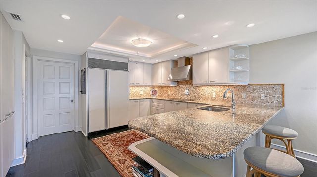 2550 HARBOURSIDE DRIVE 324, Longboat Key, FL 34228