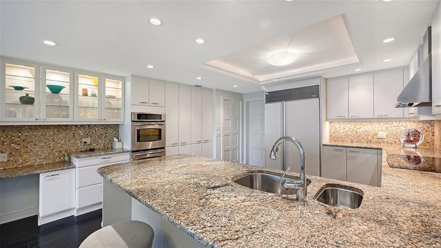 2550 HARBOURSIDE DRIVE 324, Longboat Key, FL 34228