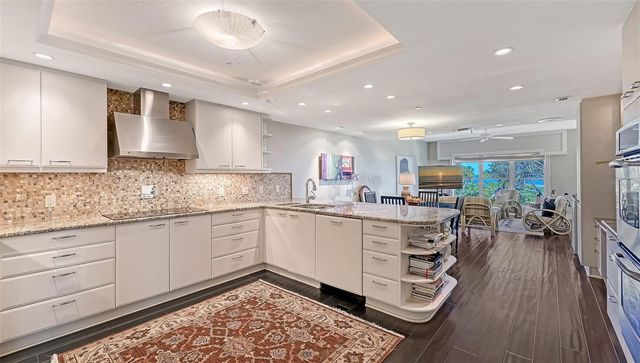 2550 HARBOURSIDE DRIVE 324, Longboat Key, FL 34228