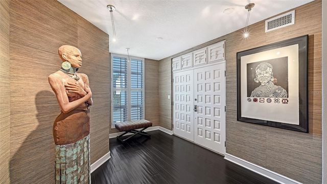 2550 HARBOURSIDE DRIVE 324, Longboat Key, FL 34228