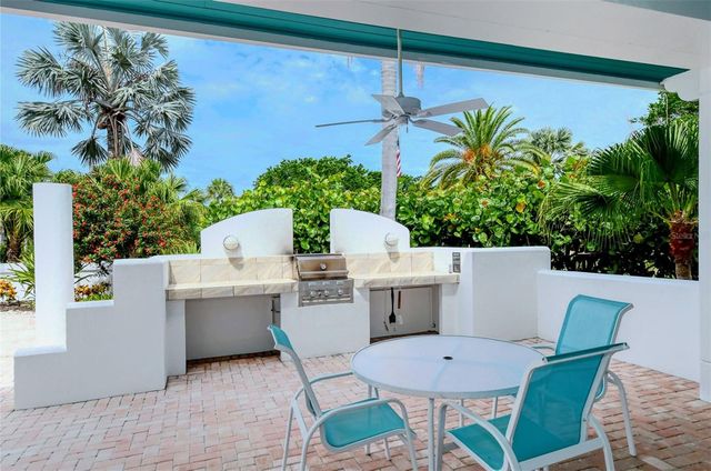 2550 HARBOURSIDE DRIVE 324, Longboat Key, FL 34228